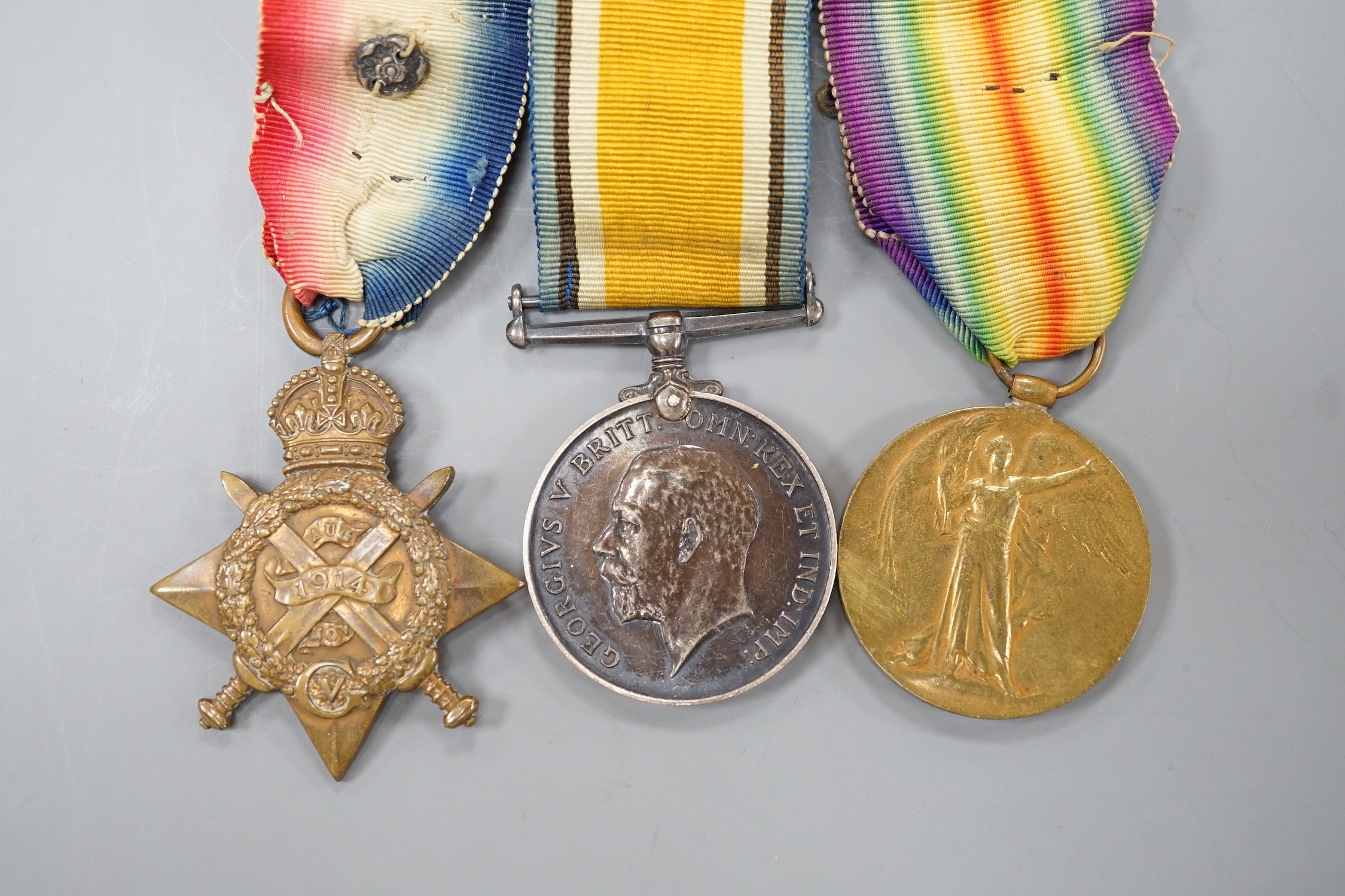 A WWI Mons star (with rosette) trio to 639 PTE. J.E. ROBINSON 1/NORTH . D.FUS